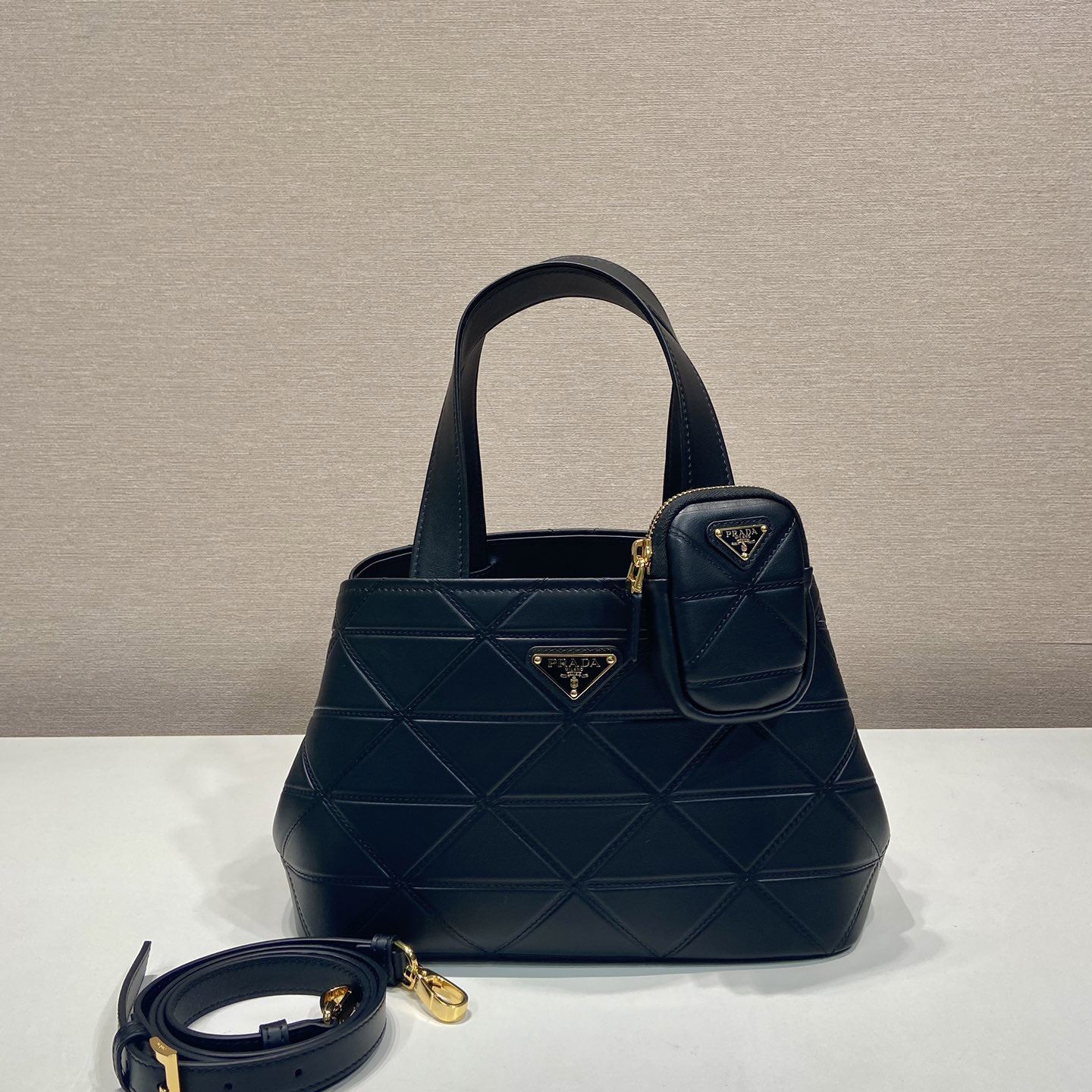 Pra*a top handle bags